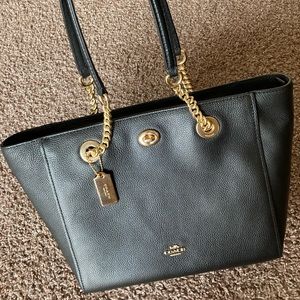 NWT RETAIL - COACH Women's Pebbled Turnlock Chain Tote 27